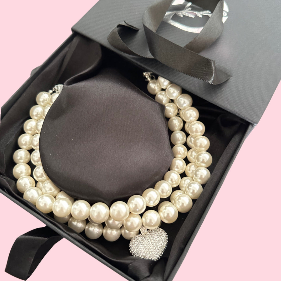 White Heart Pearl Choker